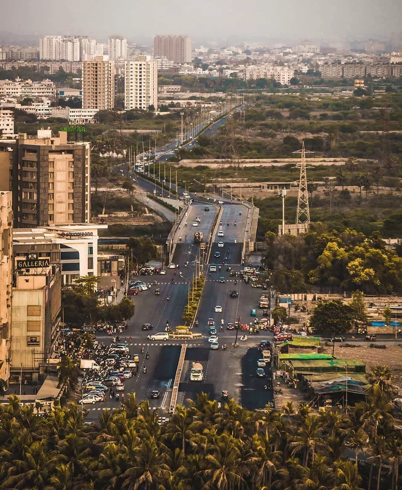 Surat: Traffic, Fire, and a Forest Officer – What's Happening?